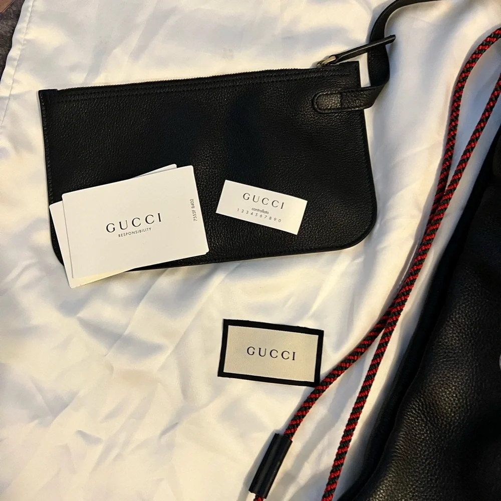 New GUCCI Logo Leather Drawstring Backpack - Picture 7 of 10